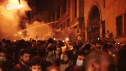 "Они пытаются установить российскую диктатуру в нашей стране". В Грузии не стихают протесты из-за принятого закона об "иноагентах" "Они пытаются установить российскую диктатуру в нашей стране". В Грузии не стихают протесты из-за принятого закона об "иноагентах"