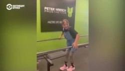 Яна и ее мама потеряли ноги в результате обстрела Россией Краматорска. Сейчас они учатся ходить на протезах Яна и ее мама потеряли ноги в результате обстрела Россией Краматорска. Сейчас они учатся ходить на протезах