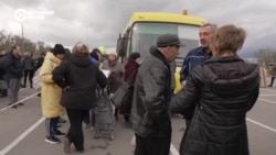 "Мариуполя нету. Во дворах одни могилы и кресты". Рассказывают жители города, которым удалось выехать после двух месяцев в окружении "Мариуполя нету. Во дворах одни могилы и кресты". Рассказывают жители города, которым удалось выехать после двух месяцев в окружении