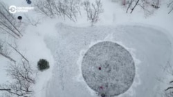 Человек на карте: общественный каток на заднем дворе Человек на карте: общественный каток на заднем дворе