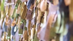 Балтия: украинские беженцы в Латвии вяжут маскировочные сети Балтия: украинские беженцы в Латвии вяжут маскировочные сети