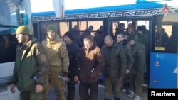 Скриншот видео Минобороны России о возвращенных в рамках обмена военнопленными российских служащих