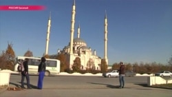 Не под радужным флагом. Почему пытки и убийства геев в Чечне воспринимаются как норма Не под радужным флагом. Почему пытки и убийства геев в Чечне воспринимаются как норма