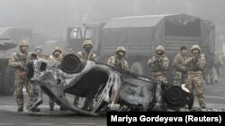 Казахстанские военные во время протестов 6 января в Алматы