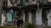 В спецслужбе сообщили о задержании в Харьковской области женщины, работавшей в оккупационной администрации. А перед этим – о задержании еще двоих людей, которые попытались возглавить деревообрабатывающее предприятие, пока в Купянске находились российские военные