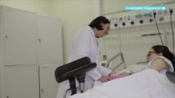 Родители пострадавших при родах младенцев обвиняют экс-главу роддома Сармосян Родители пострадавших при родах младенцев обвиняют экс-главу роддома Сармосян