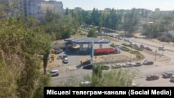 Очередь к заправке в Луганске