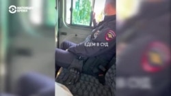 Акционистов Pussy Riot ловят на улице без причин, штрафуют и арестовывают. Зачем? Акционистов Pussy Riot ловят на улице без причин, штрафуют и арестовывают. Зачем?