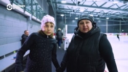 В Латвии тренер по фигурному катанию работает с детьми с аутизмом и синдромом Дауна В Латвии тренер по фигурному катанию работает с детьми с аутизмом и синдромом Дауна