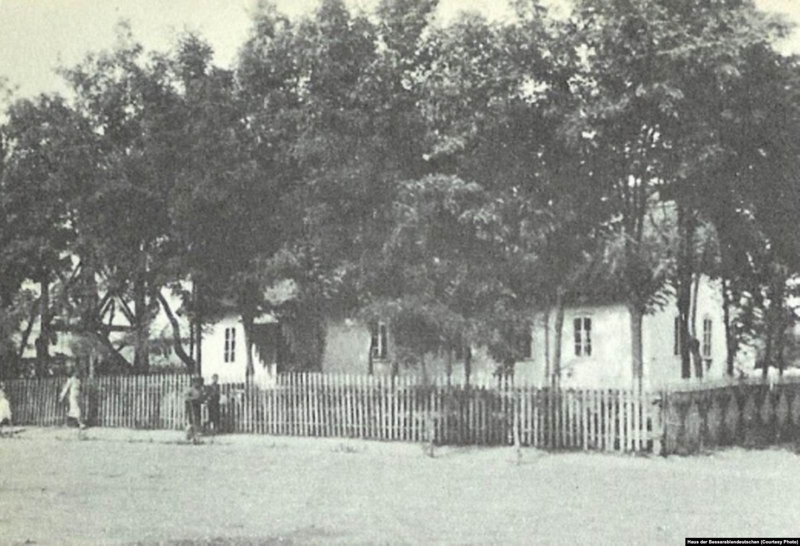 Молельный дом и школа в Гиртенгейме (Чобановке), архив общественной организации «Дом бессарабских немцев»