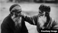 Пожилые евреи в Бухаре. Фото Макса Пенсона