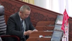 "Мне нужно по четыре раза в год летать в Россию!": киргизские депутаты оправдываются за заграничные поездки "Мне нужно по четыре раза в год летать в Россию!": киргизские депутаты оправдываются за заграничные поездки