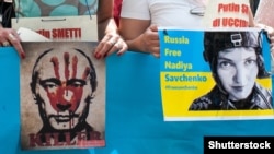 Украинская диаспора протестует против приезда Владимира Путина в Милан 10 мая 2015 года