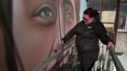 "Это история героя". Евгений Гладенко рисует муралы памяти погибших украинских военных в Киеве после того, как был убит его друг "Это история героя". Евгений Гладенко рисует муралы памяти погибших украинских военных в Киеве после того, как был убит его друг