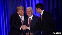 Дональд Трамп, вице-президент Пенс и глава республиканского большинства в Палате представителей Конгресса США Пол Райан