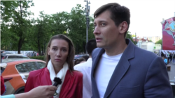 Дмитрий Гудков ответил на вопросы журналистов после освобождения Дмитрий Гудков ответил на вопросы журналистов после освобождения