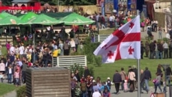 Шашлыки и вино 24 часа в сутки: столица Грузии отмечает Тбилисобу Шашлыки и вино 24 часа в сутки: столица Грузии отмечает Тбилисобу