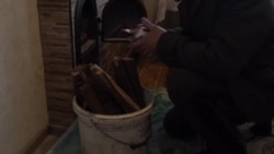 Как Молдова живет без российского газа: "Если власти не привезут уголь, все деревья вокруг села будут вырублены" Как Молдова живет без российского газа: "Если власти не привезут уголь, все деревья вокруг села будут вырублены"