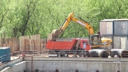 Трудовые мигранты вернулись на стройки Москвы. Полтора месяца они жили без денег Трудовые мигранты вернулись на стройки Москвы. Полтора месяца они жили без денег