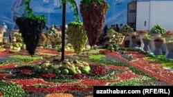 Выставка бахчевых в Авазе во время Конференции ООН по развивающимся странам, не имеющим выхода к морю