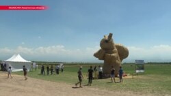 Казахстанцы не оценили скульптуру белки за $65 тысяч и сделали в тысячу раз дешевле Казахстанцы не оценили скульптуру белки за $65 тысяч и сделали в тысячу раз дешевле