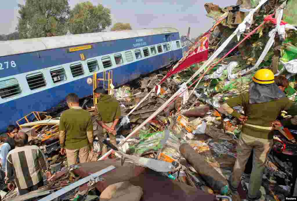 Крушение произошло около 3:10 утра по местному времени около города Пухрайан в штате Уттар-Прадеш, в 100 километрах от крупного города Канпур