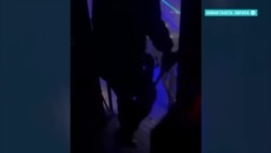 Московская полиция провела рейды по ЛГБТ-клубам и барам. Посетителям вручили повестки в военкомат  Московская полиция провела рейды по ЛГБТ-клубам и барам. Посетителям вручили повестки в военкомат