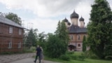 "Идеологический символ "русского мира" в Эстонии". Как живет Пюхтицкий монастырь, где отказались разрывать связи с РПЦ 